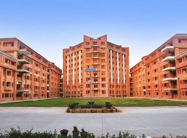 Sharda University Online Banner