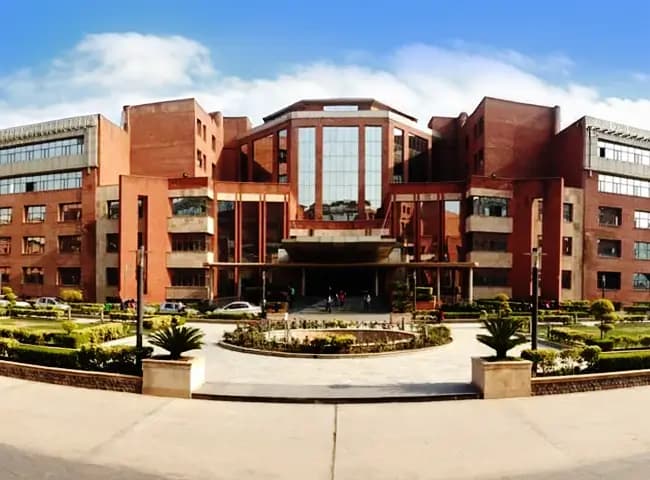 Amity University Online Banner