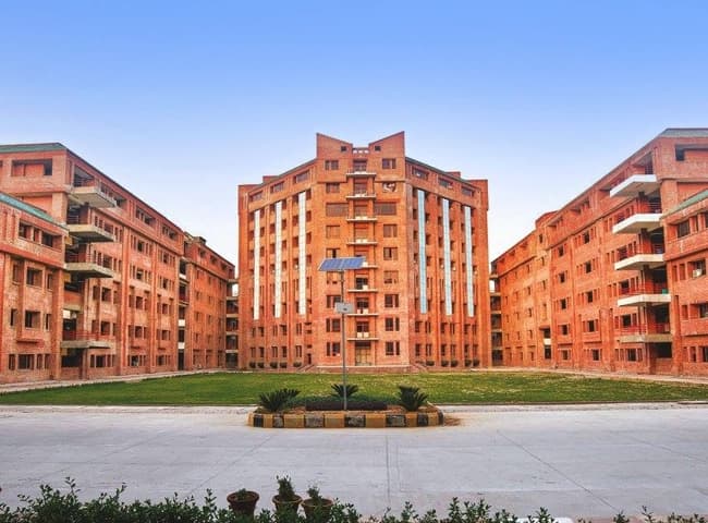 Sharda University Online Banner